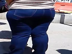 Sexual adventure in the car with cutie